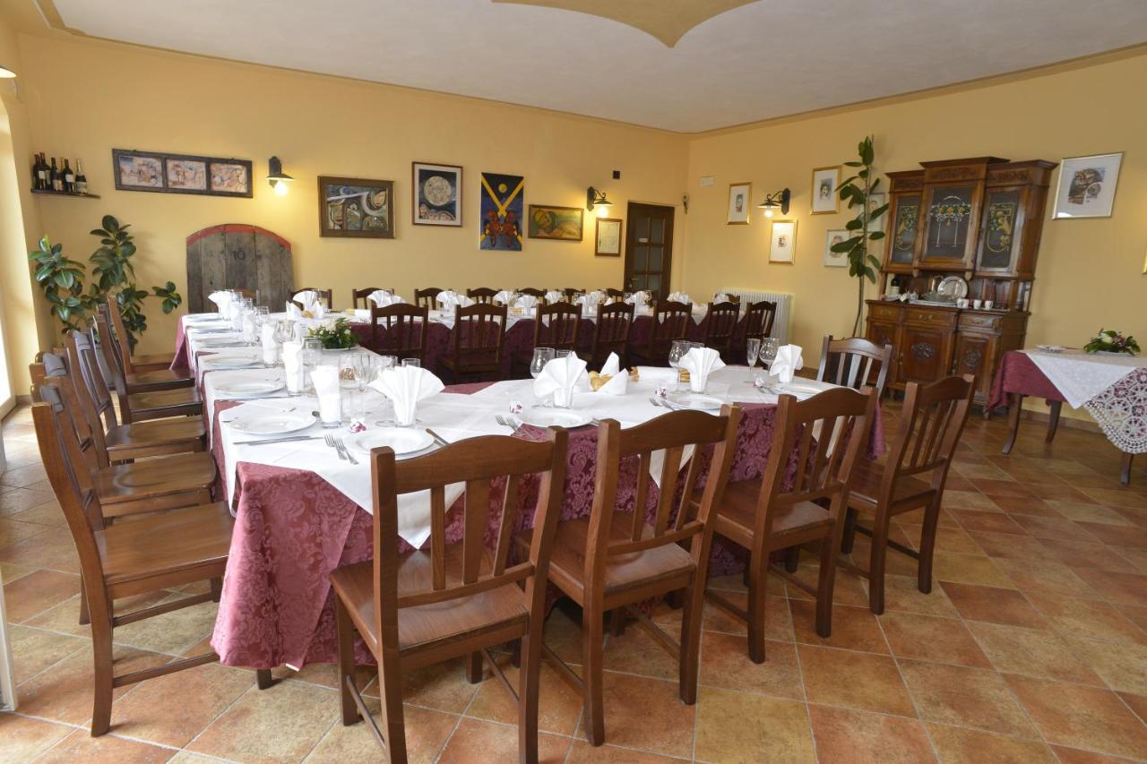 Hotel Ristorante Borgovecchio Montegrosso dʼAsti Exterior foto