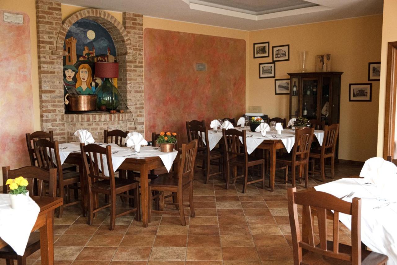 Hotel Ristorante Borgovecchio Montegrosso dʼAsti Exterior foto